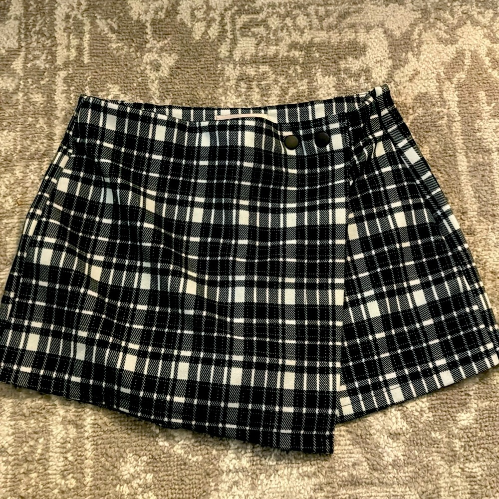 Black and white plaid skort